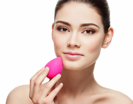 1. Guia Completo: Tipos de Esponjas de Maquiagem e Suas Funções
2. Como Usar Esponja de Maquiagem: Dicas Profissionais para um Acabamento Perfeito
3. Esponja Gota vs. Esponja Chanfrada: Qual a Ideal para Você?
4. Materiais de Esponjas de Maquiagem: Espuma Hidrofílica vs. Veludo
5. Higienização de Esponjas de Maquiagem: Passo a Passo Essencial