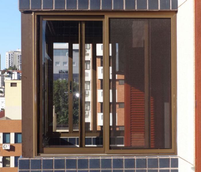 esquadria marrom luxo silencioso