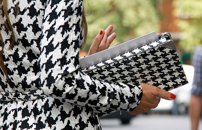 10 Maneiras de Usar a Estampa Pied de Poule em Looks Casuais