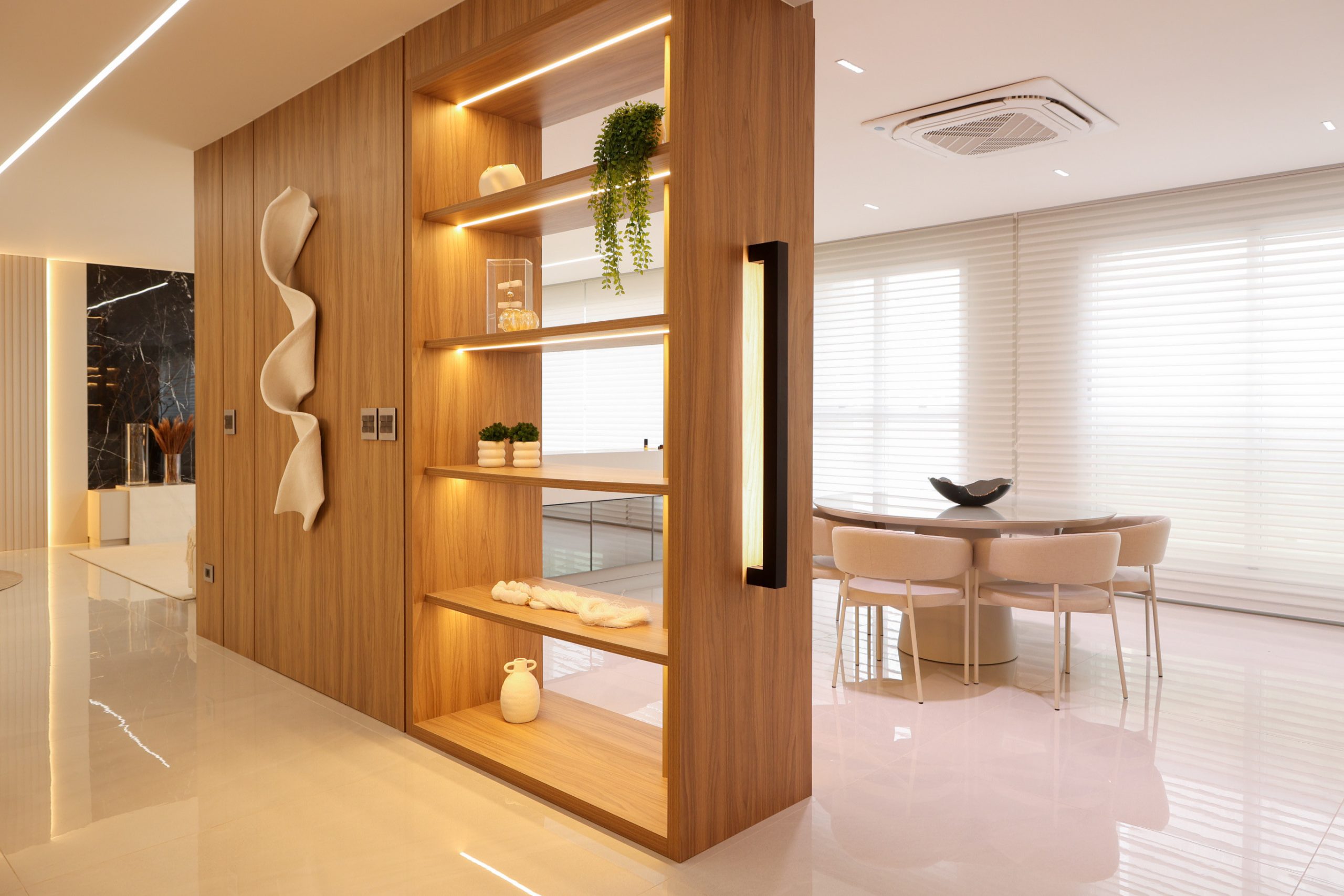 erros comuns ao decorar estantes e como evitá-los