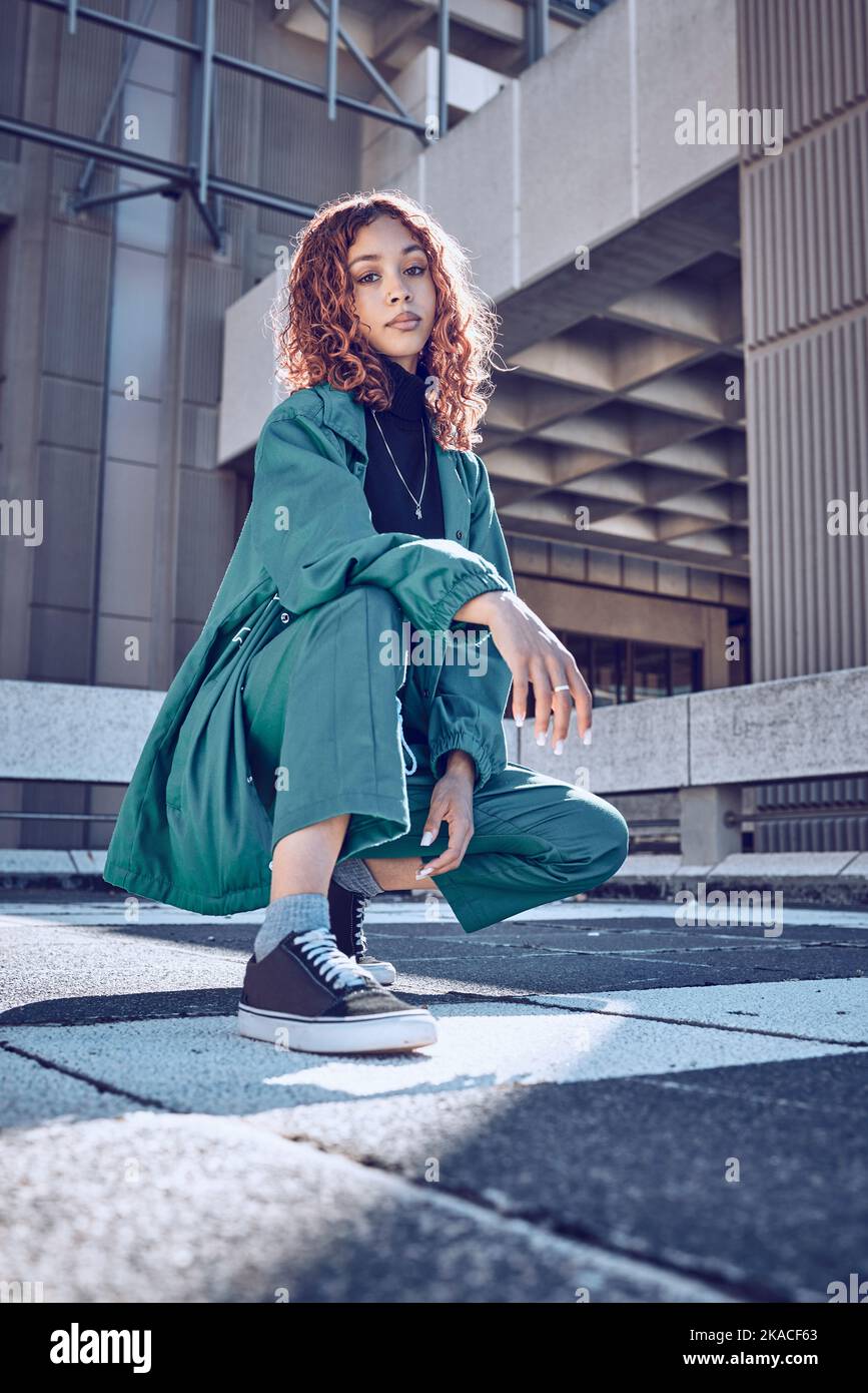 Streetwear vs. Romântico: Desvendando os Estilos Universais da Moda Jovem