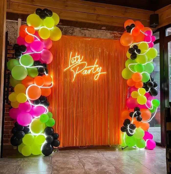 decoração festa neon simples e barata