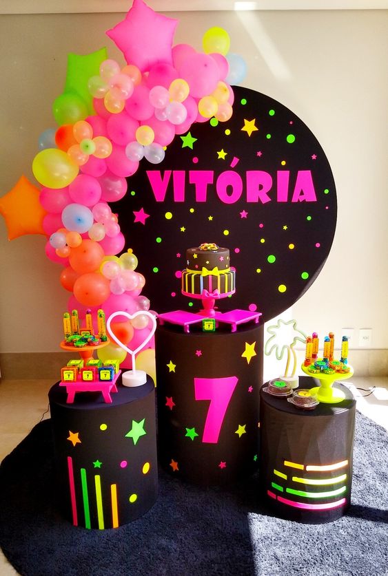 como fazer festa neon em casa