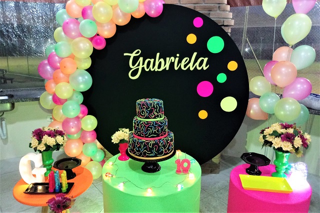balões neon para festa