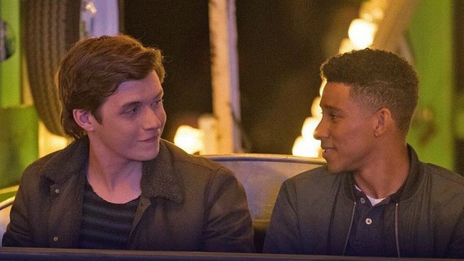 Comédias Românticas e Dramas LGBTQIA+ com Finais Felizes que Você Precisa Ver