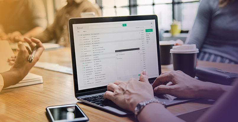 Guia de Poses para Fotos de Perfil Profissional: Formal, Criativo e Mais