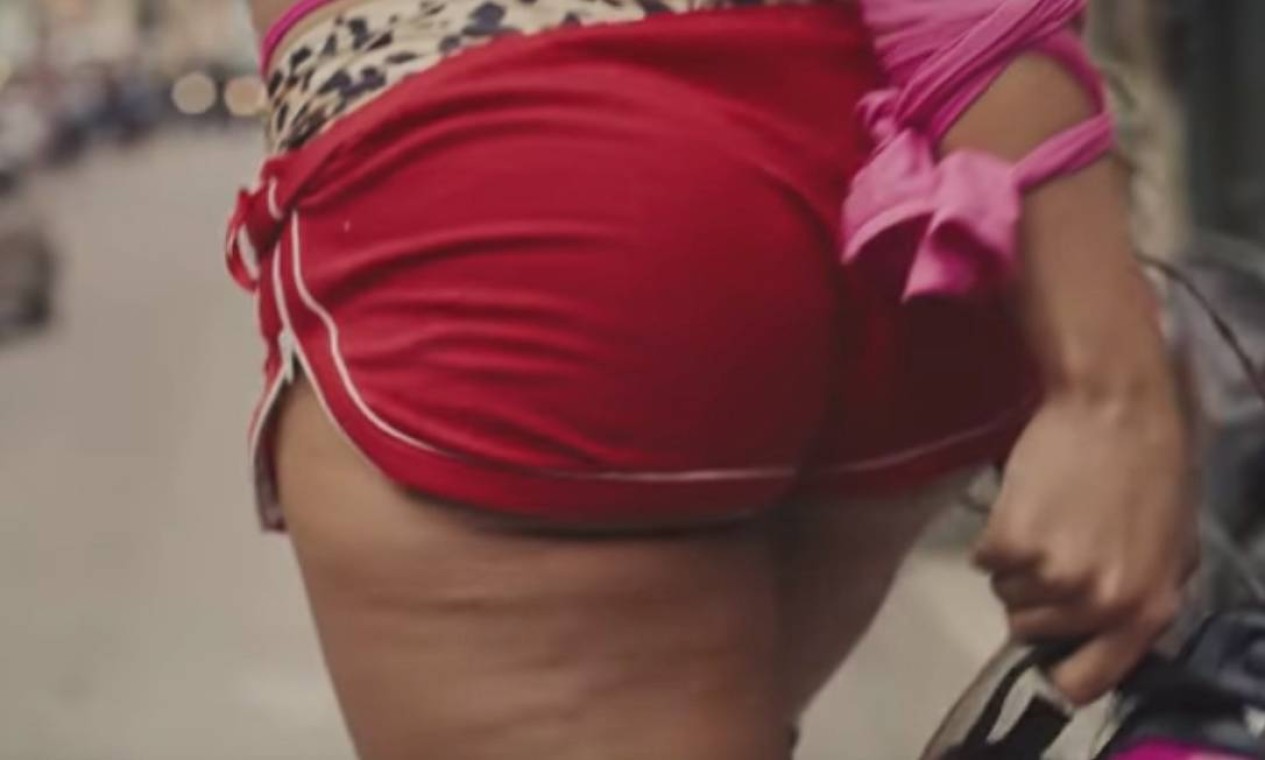 O Impacto de Anitta na Aceitação do Corpo Real