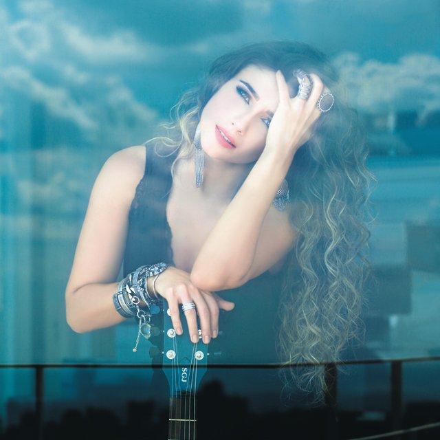 looks e moda de Paula Fernandes