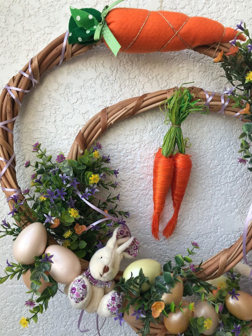 Dicas para Pendurar sua Guirlanda de Páscoa sem Danificar a Porta