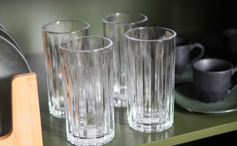 ideias criativas para organizar pratinhos e copos de festa