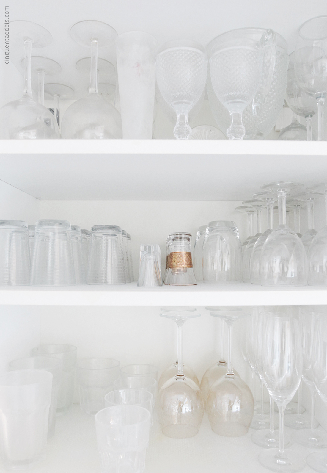 como fazer suporte de dois andares com pratos descartáveis