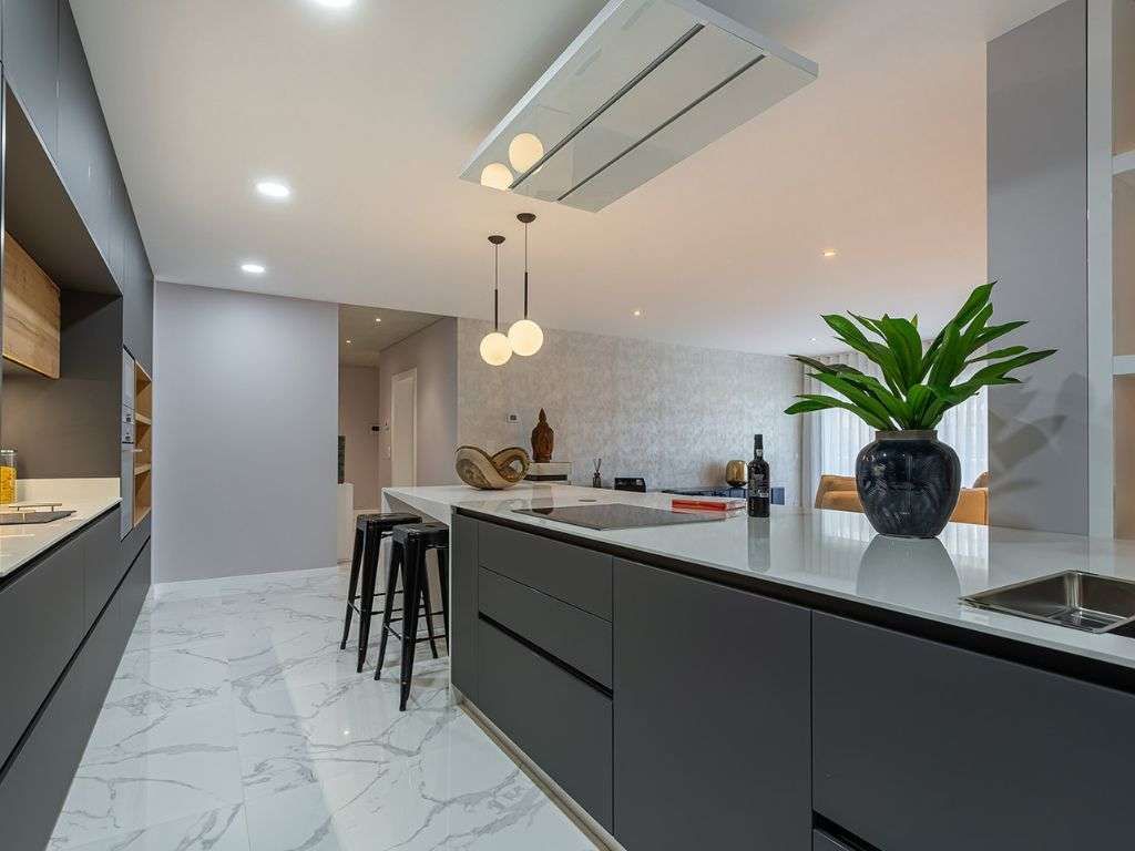 ideias de cozinha com bancada de granito preto