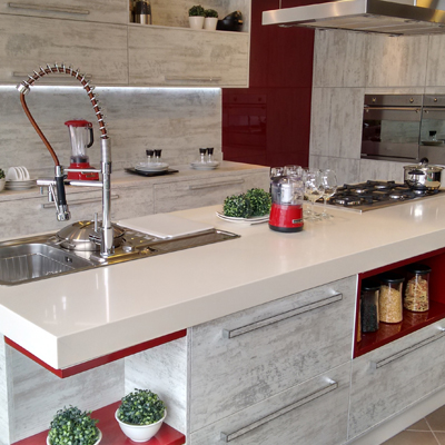 Silestone vs. Quartzo: Qual o Melhor Material para sua Bancada?