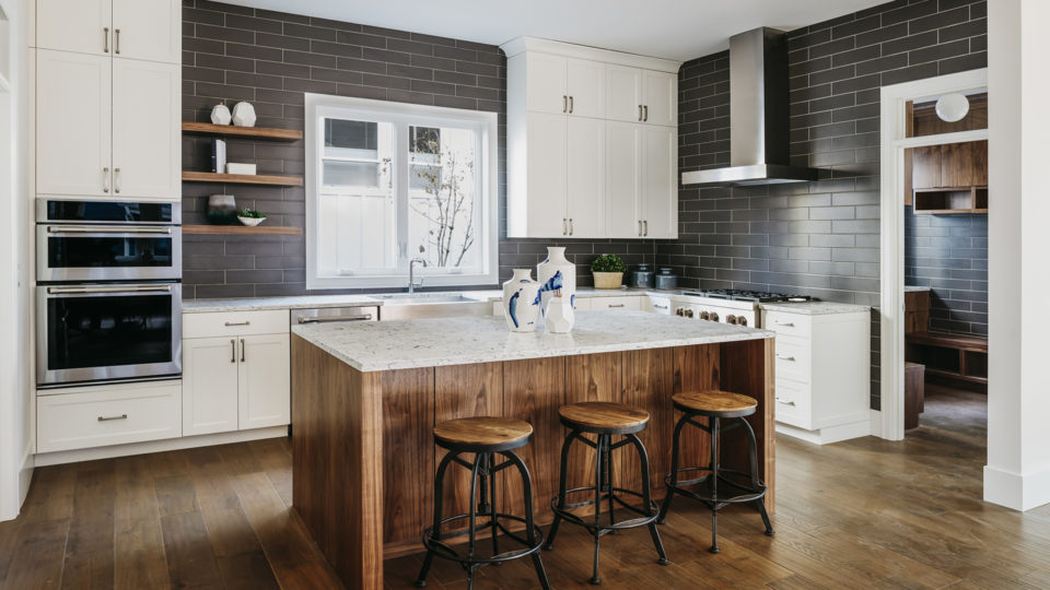 Península ou Ilha: Qual a Melhor Opção para Cozinhas Compactas?