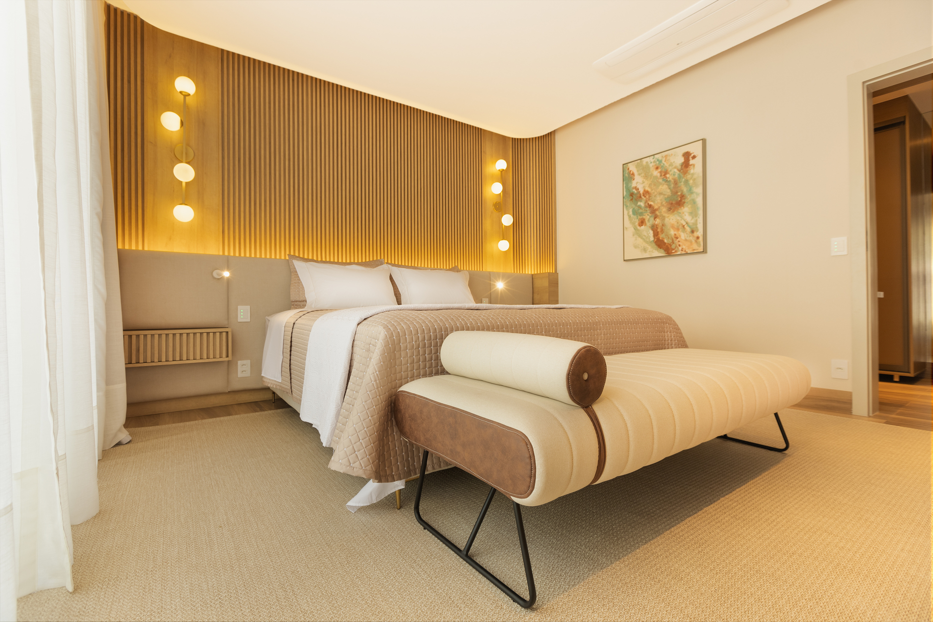 5 Ideias de Iluminação para um Quarto Aconchegante
Como a Temperatura da Cor Afeta o Sono
Guia Completo de Fitas de LED para Decoração de Interiores
Abajures e Arandelas: Qual a Melhor Escolha para sua Cabeceira?
O Poder do Dimmer: Controle Total da Luz no seu Quarto