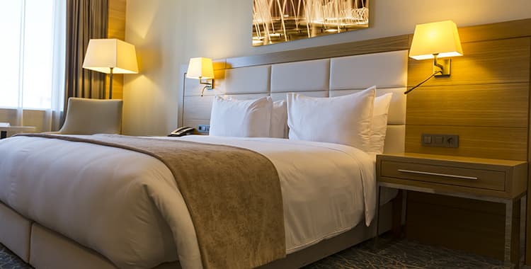 5 Ideias de Iluminação para um Quarto Aconchegante
Como a Temperatura da Cor Afeta o Sono
Guia Completo de Fitas de LED para Decoração de Interiores
Abajures e Arandelas: Qual a Melhor Escolha para sua Cabeceira?
O Poder do Dimmer: Controle Total da Luz no seu Quarto