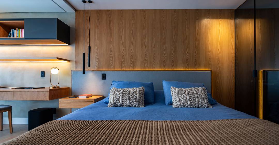 5 Ideias de Iluminação para um Quarto Aconchegante
Como a Temperatura da Cor Afeta o Sono
Guia Completo de Fitas de LED para Decoração de Interiores
Abajures e Arandelas: Qual a Melhor Escolha para sua Cabeceira?
O Poder do Dimmer: Controle Total da Luz no seu Quarto