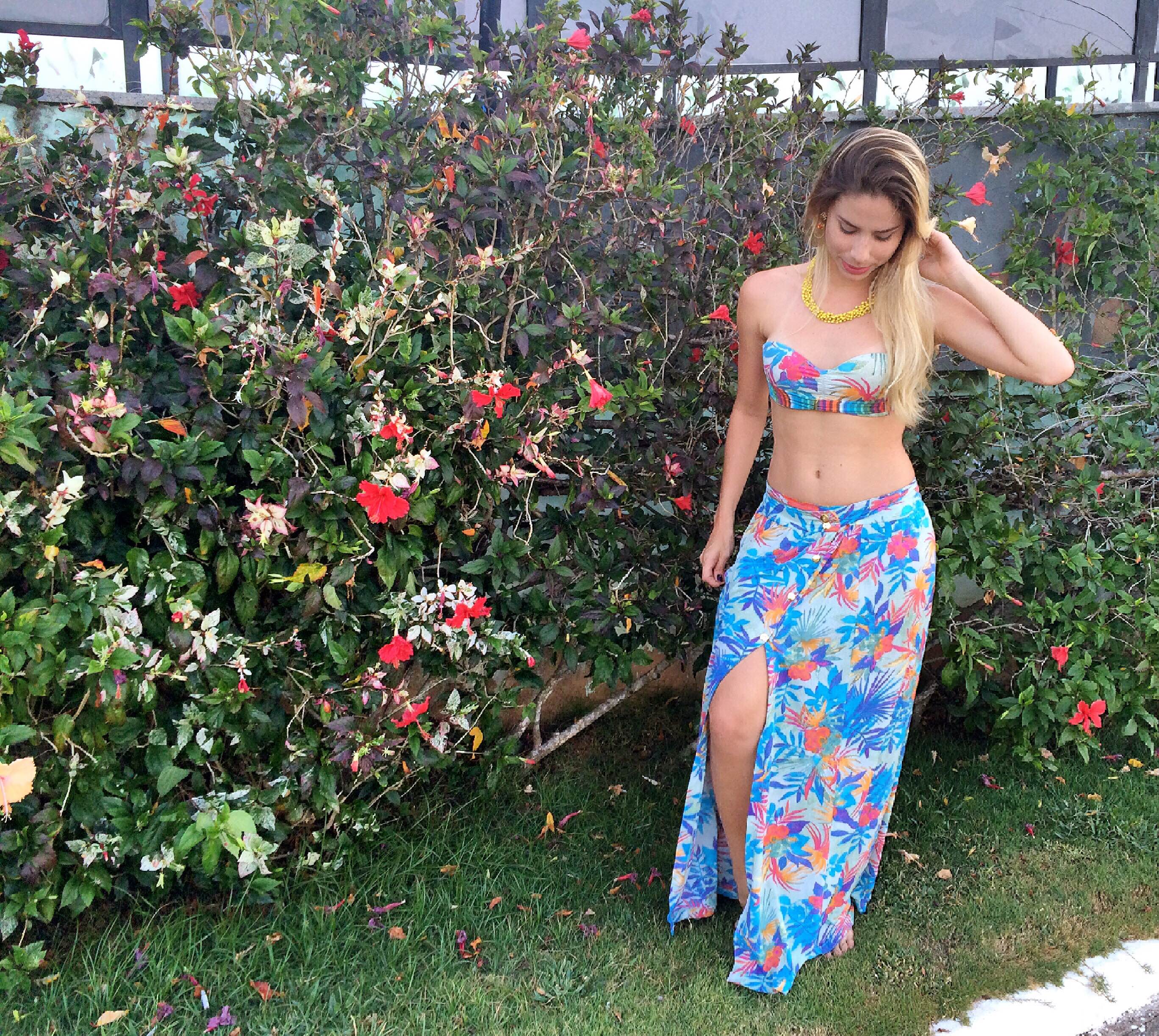 Pool party à noite: dicas de looks e maquiagem para brilhar