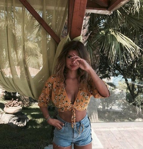 Tendências de moda masculina para festas na piscina em 2024