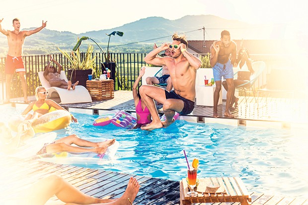 Como escolher o biquíni ideal para cada tipo de corpo na pool party