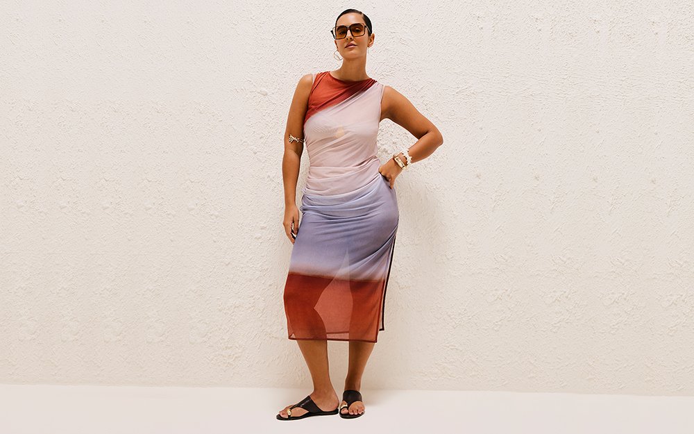 Pool party à noite: dicas de looks e maquiagem para brilhar