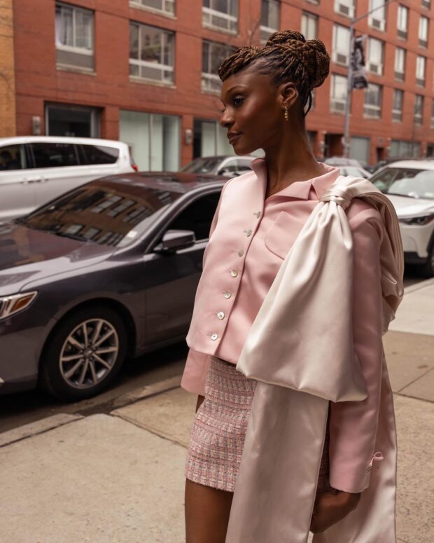 Acessórios que complementam seu visual de jantar romântico