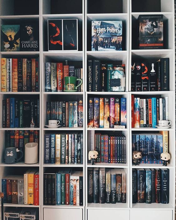 erros comuns ao escolher prateleiras para livros no quarto