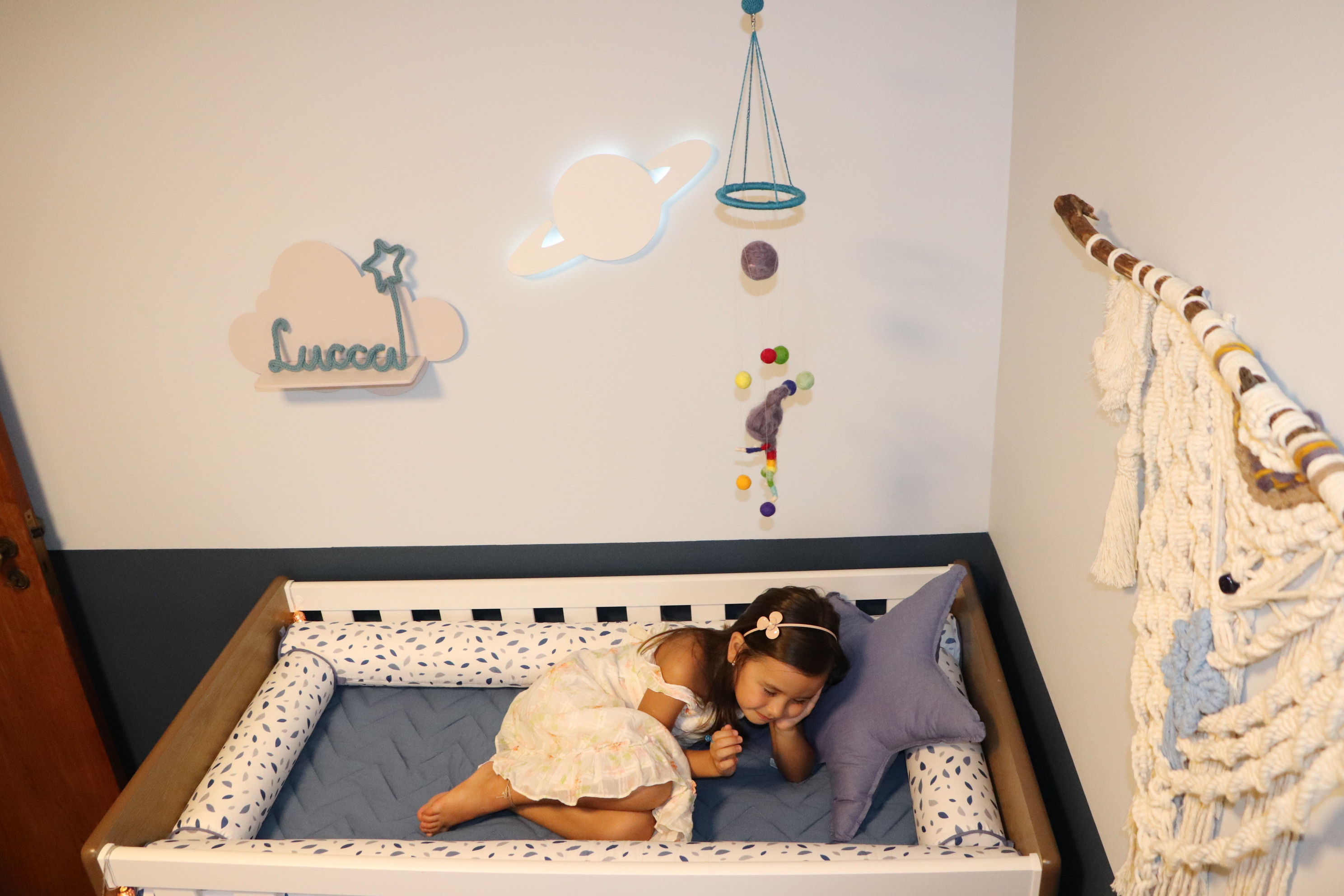 como fazer um arco-íris de macramê para quarto de bebê