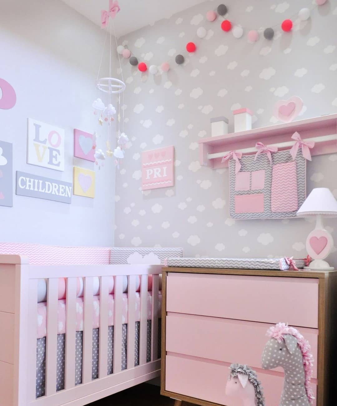 ideias de decoração quarto de bebê tema nuvem simples