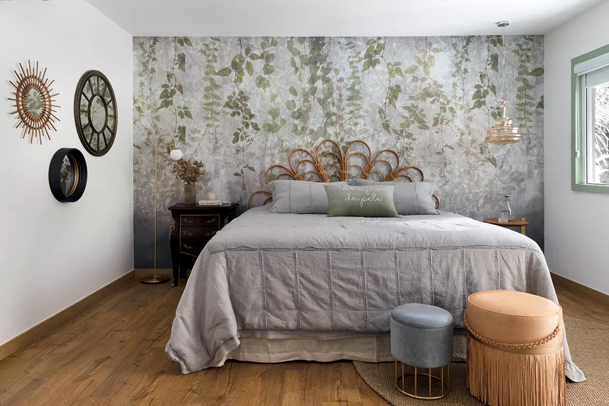 ideias de papel de parede floral para quarto de casal pequeno