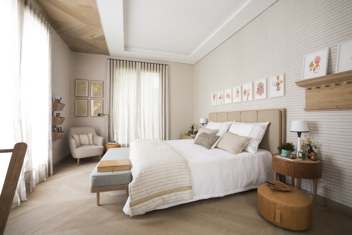 ideias de papel de parede floral para quarto de casal pequeno