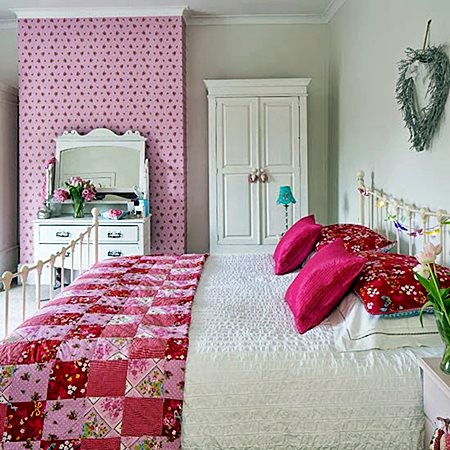 Paleta de Cores e Materiais Naturais para um Quarto de Casal Sereno