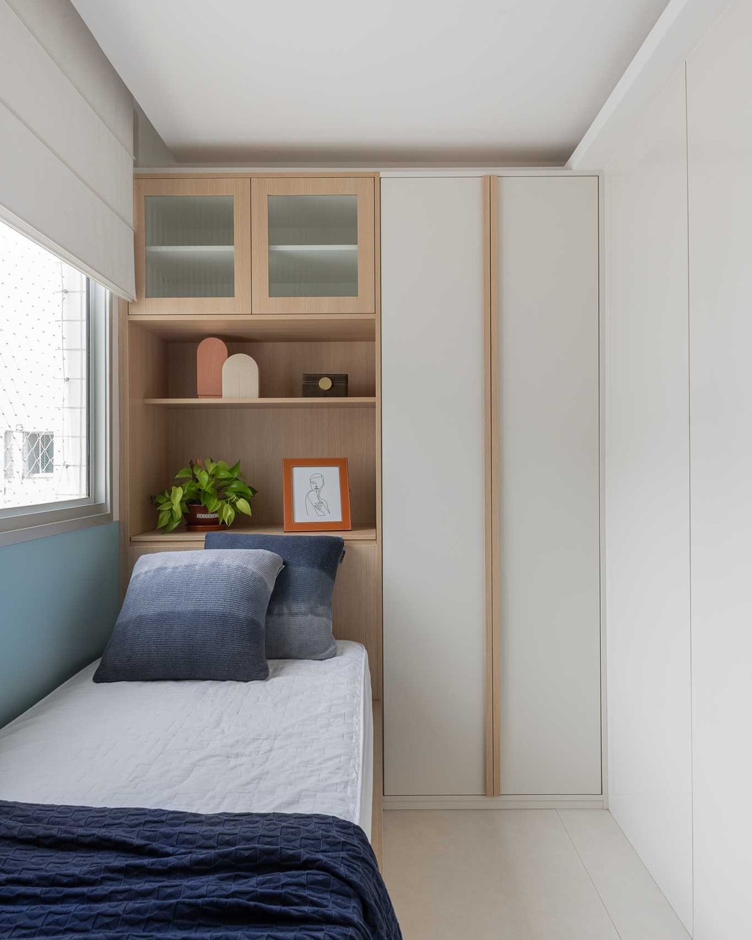 Decoração de Quarto Feminino Pequeno: Estilos Minimalista vs. Romântico