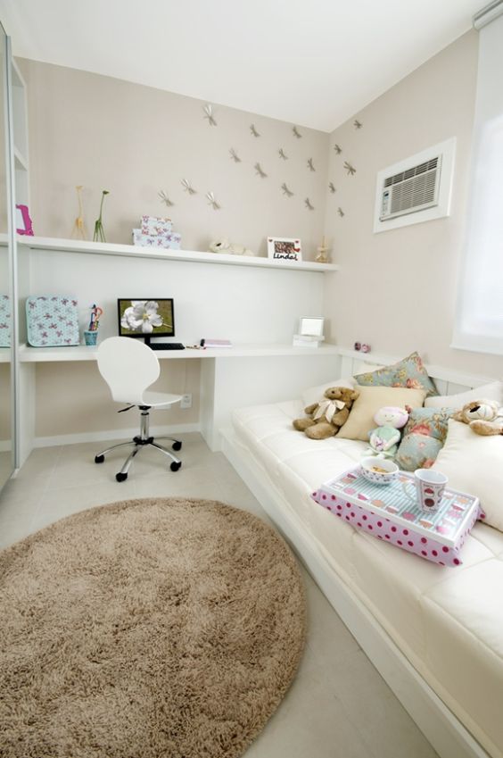 Decoração de Quarto Feminino Pequeno: Estilos Minimalista vs. Romântico