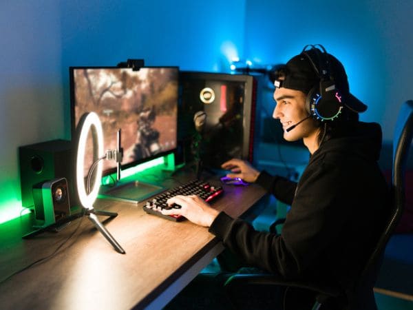 ideias de quarto gamer com led