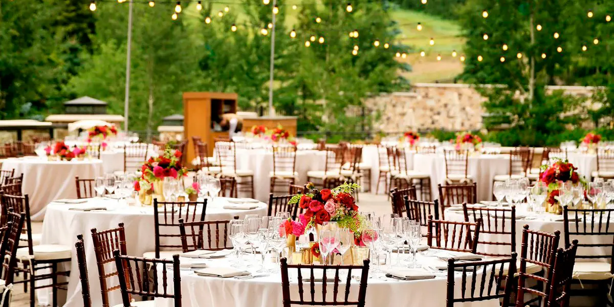 quanto cobrar aluguel mesas e cadeiras