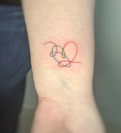 ideias tatuagem 3 corações feminina delicada