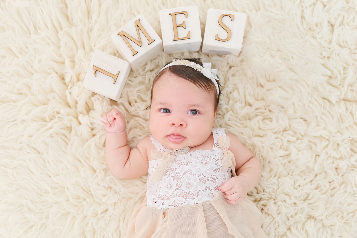poses para fotos de bebê 1 mês feminino