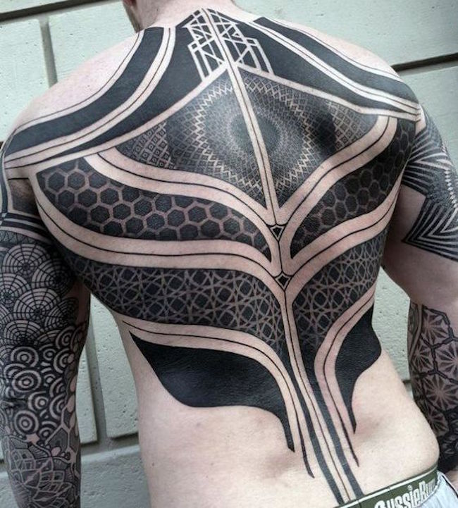 tatuagem coluna vertebral