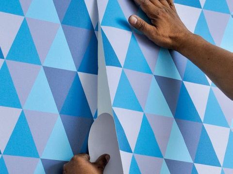 instalação de papel de parede