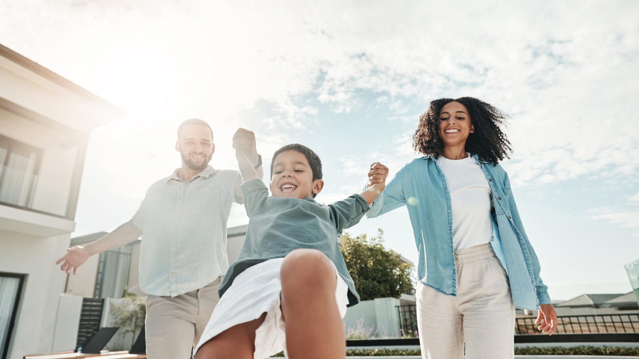 legenda de foto de família com bebê recém nascido