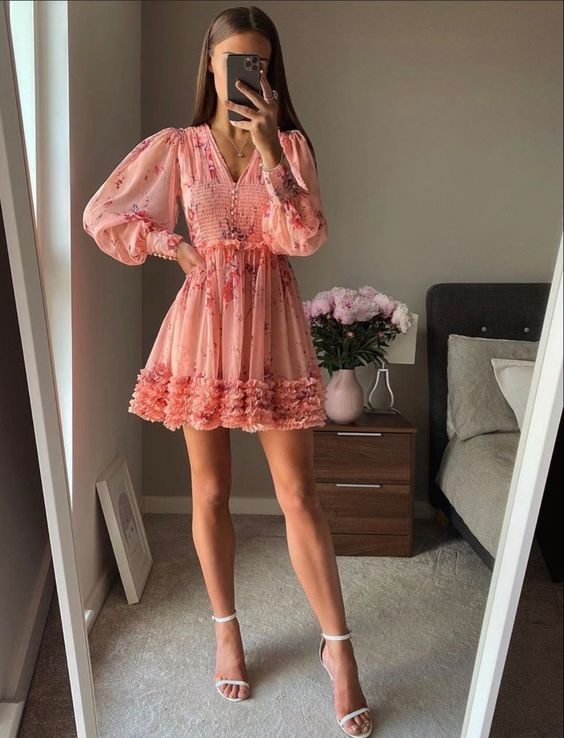 Tendências de Estampas para Vestidos de Convidadas em 2025