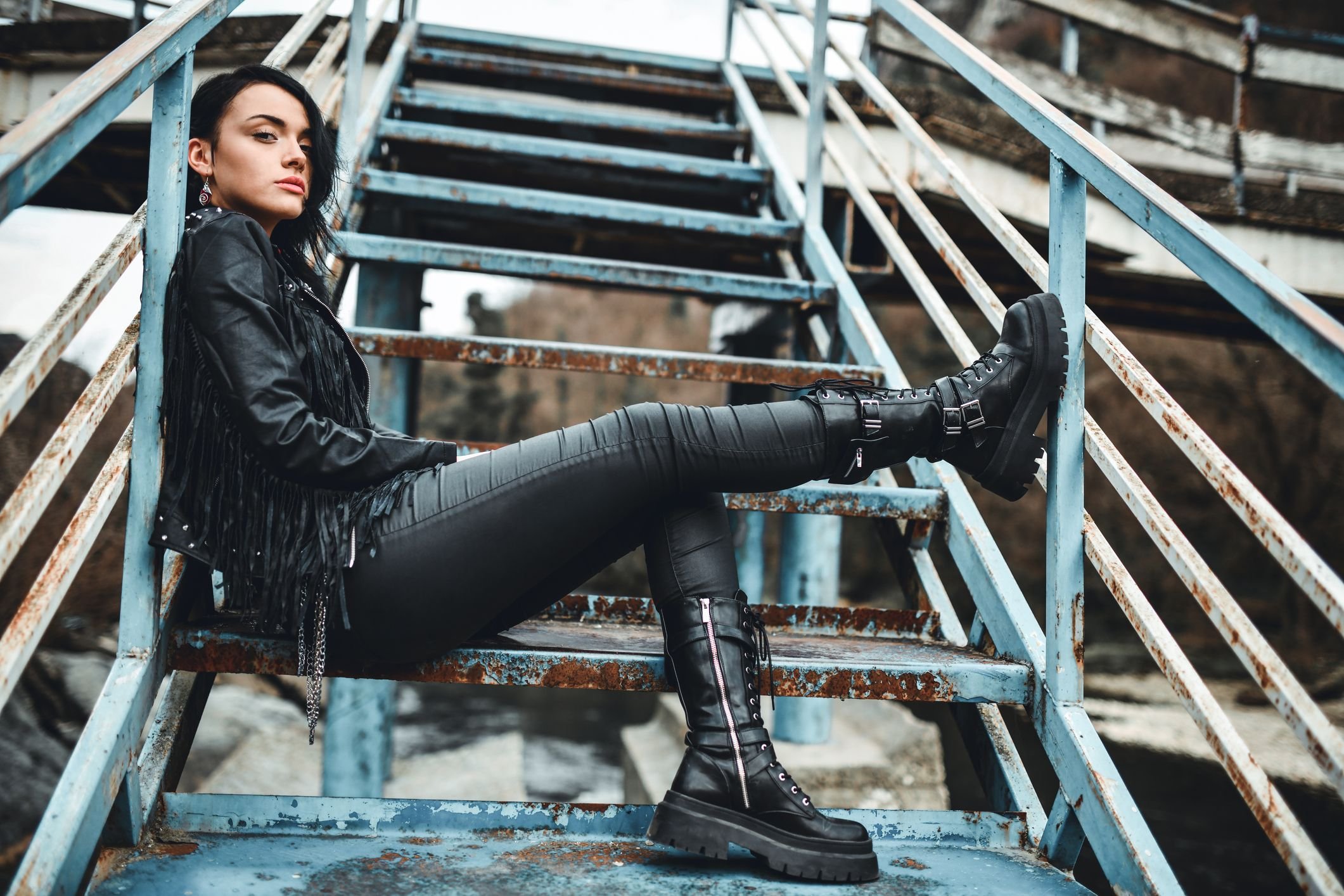 inspirações de looks com coturno para festas