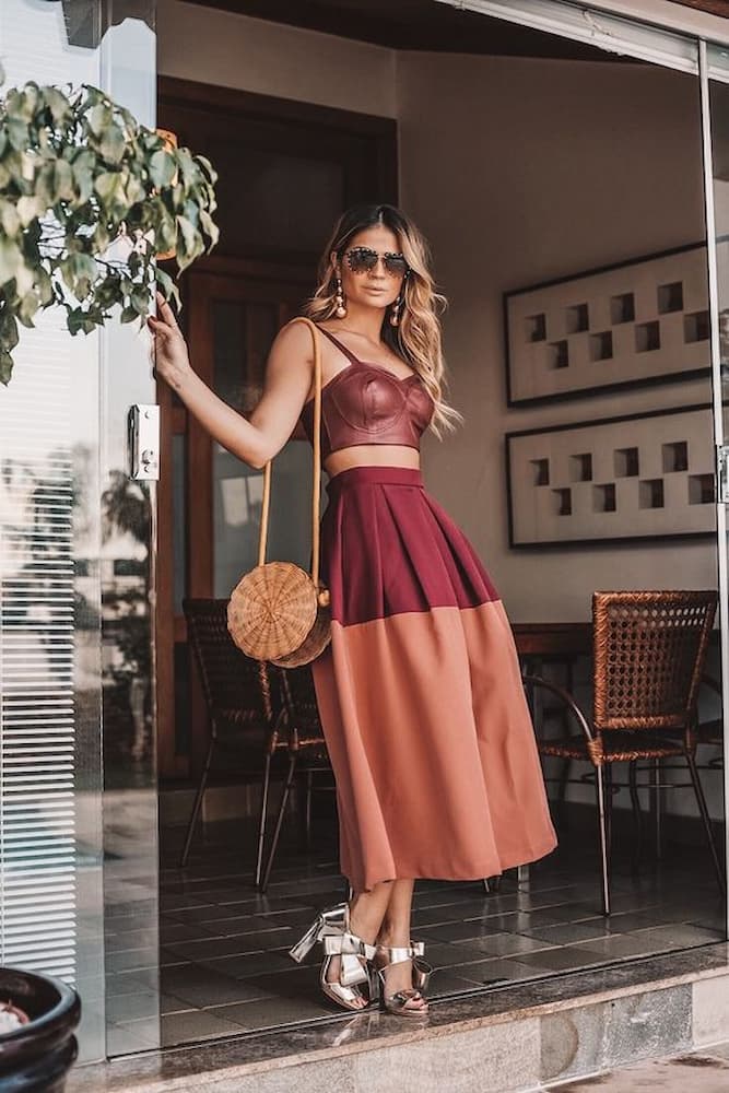 looks com saia longa e cropped