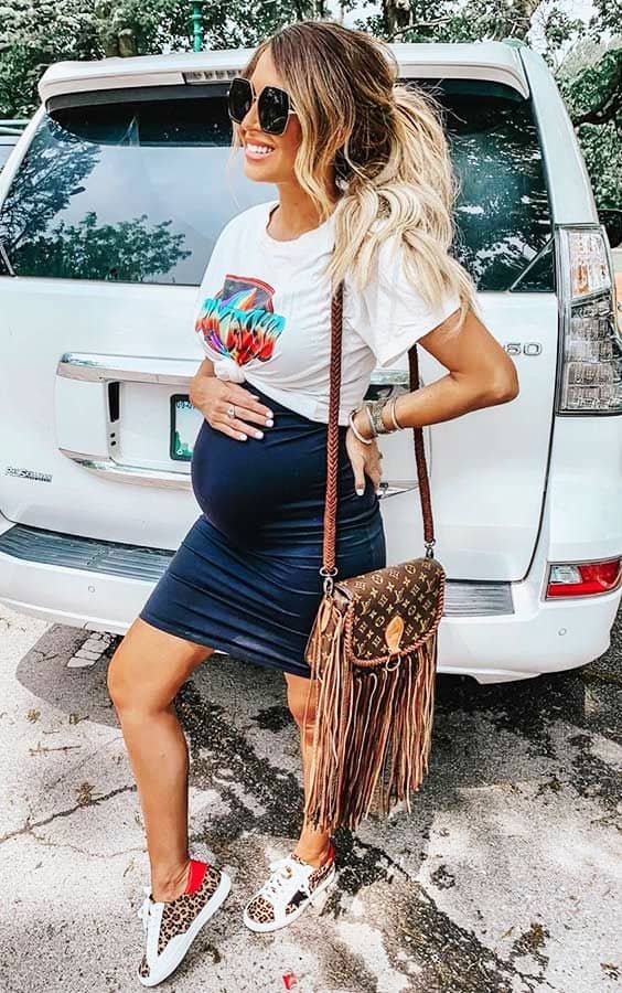 looks com sobreposição de vestido e camiseta