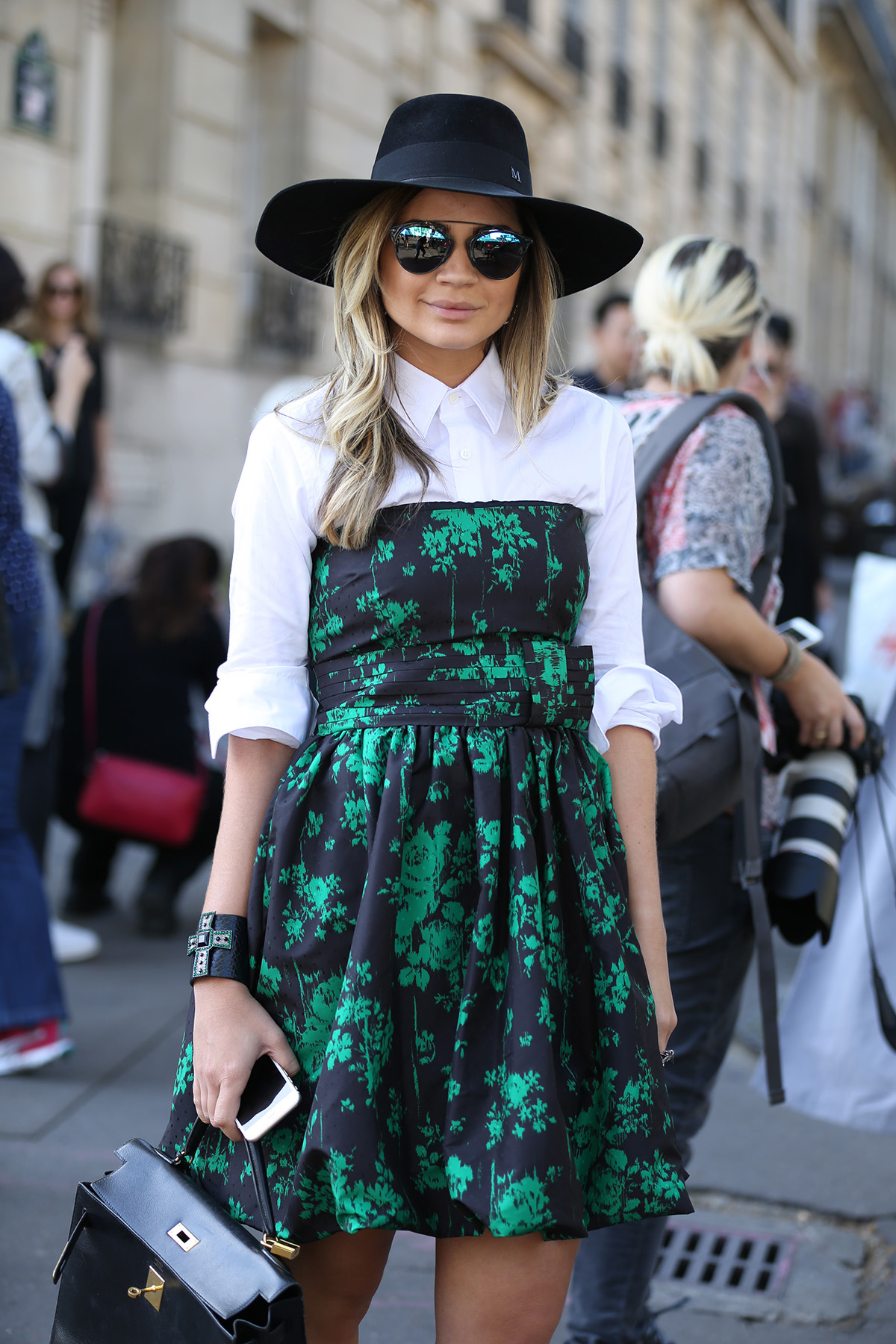 Slip Dress com Camiseta: 5 Maneiras de Usar o Clássico Grunge