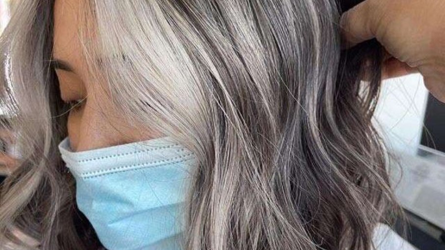manutenção de luzes em cabelo branco