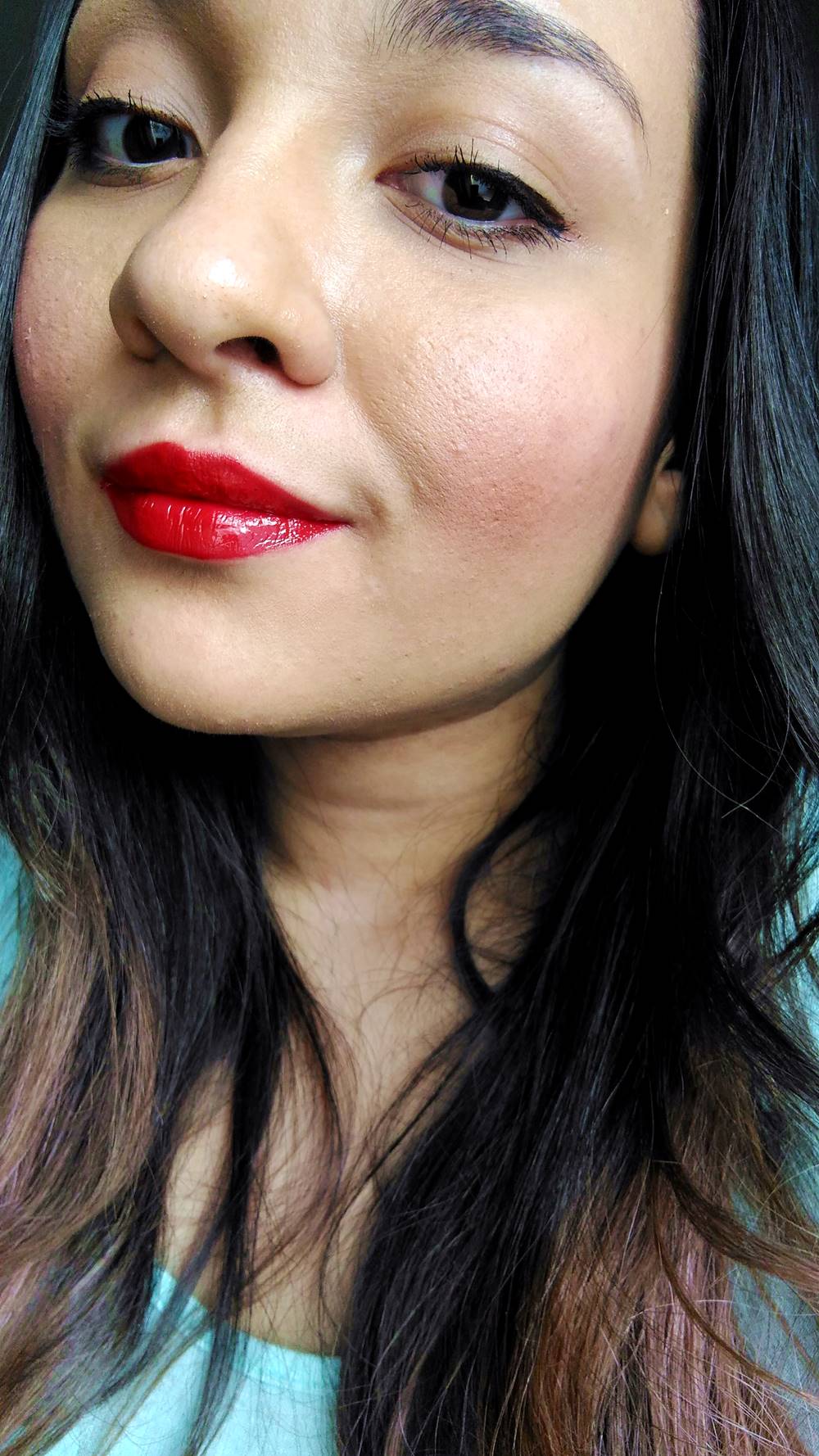 maquiagem com batom gloss (efeito vinil)