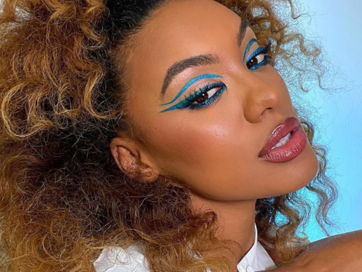 maquiagem com delineado colorido tendência