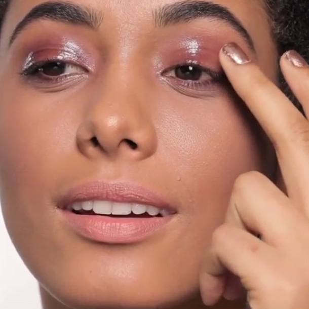 maquiagem com sombra gloss (efeito molhado)